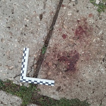 В Беляевском районе мужчина вонзал и вонзал вилку в горло товарища (18+)