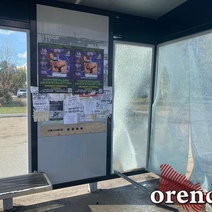 В Оренбурге водитель ВАЗа разбил «умную» остановку