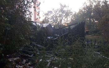 В Оренбурге огонь уничтожил надворные постройки и гаражи