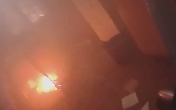 В Орске полицейские смогли вытащить мужчину из горящей комнаты в общежитии