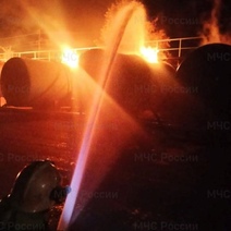 Пострадавший на пожаре на нефтебазе сотрудник в тяжелом состоянии