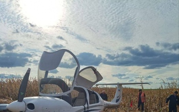 Под Бугурусланом на кукурузное поле экстренную посадку совершил самолет