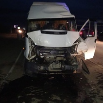 В Орске пьяный водитель микроавтобуса въехал в ГАЗель