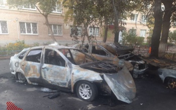 В Оренбурге ночью подожгли три автомобиля