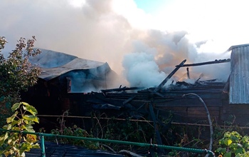 В Бузулуке из-за неосторожного обращения с огнём мужчина пострадал на пожаре