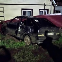 В Кувандыке 20-летняя нетрезвая «гонщица» на «ВАЗ-2114» протаранила забор