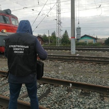 В Оренбургской области пассажирский поезд насмерть сбил мужчину (18+)