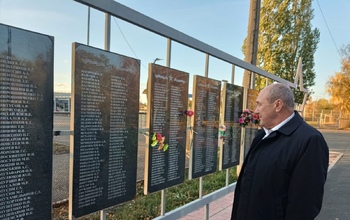 В Кувандыке вандалы подожгли памятник воинам-интернационалистам и мемориальные доски