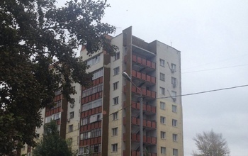 В Оренбурге мужчина выпал из окна и погиб