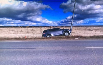 В Оренбурге на Загородном шоссе водитель Chevrolet врезался в столб
