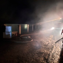 В Орске ночью тушили крупный пожар