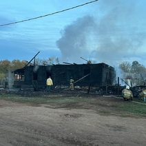 Полицейский из Бузулука спас семью от взрыва в горящем доме