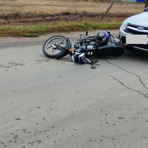 В Новосергиевке пьяный мотоциклист завалился под автомобиль