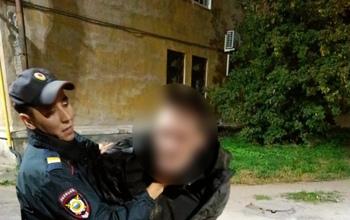 В Новотроицке рецидивист с ножом залез через балкон в квартиру