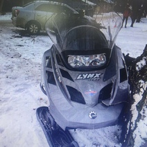 В Бузулуке снегоход сначала столкнулся с автомобилем, а потом въехал в дерево