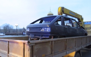 В Оренбурге предприимчивый парень увёз чужой автомобиль на манипуляторе
