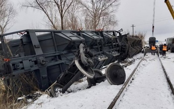 В Оренбургской области сошли с рельсов и опрокинулись два вагона