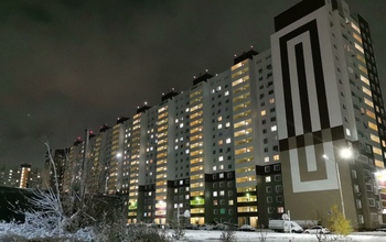 В Оренбурге на ул. Транспортной мужчина выпал из окна (18+)
