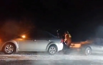 В Бузулукском районе на трассе в заглохшей машине оказались двое детей