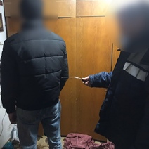 В Оренбурге отец научил сына премудростям жизни при помощи ножа