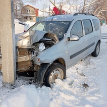 В Саракташе ВАЗ въехал в Chevrolet, а после в столб, водитель госпитализирован