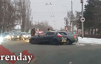 В Оренбурге из-за ДТП затор на перекрестке ул. Цвиллинга и Орлова