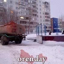 В Оренбурге обещали залить катки до 20 января и 19 января взялись за дело