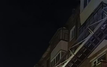 В Гае огнеборцы спасли мужчину с четвертого этажа горящего дома