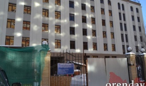 Многострадальную поликлинику на месте гостиницы «Баку» обещают открыть к лету