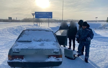 В Оренбурге пьяный подросток угнал автомобиль, но случайно попал под жезл полицейских