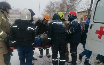 В Оренбурге на ул. Маршала Жукова мужчина упал в котлован