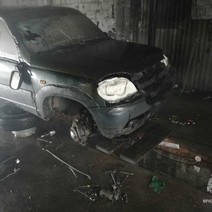 В Соль-Илецке на пожаре в автосервисе огонь повредил машину