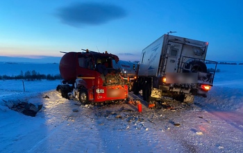 Под Абдулино дорогу не поделили два КамАЗа, есть пострадавший