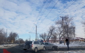 В Оренбурге столкнулись две иномарки