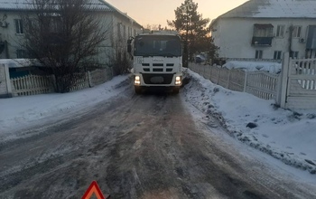 В Оренбурге на Шарлыкском шоссе водитель мусоровоза задавил женщину (18+)