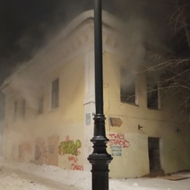 В центре Оренбурга ночью снова горел расселенный дом