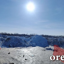 В Оренбурге грязный снег с улиц складируют в пойме Урала