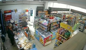 Оренбурженка стащила потерянный кошелёк с 400 евро, золотым крестиком и банковскими картами