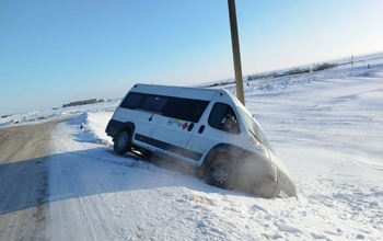 Маршрутка Оренбург-Бердянка съехала в кювет