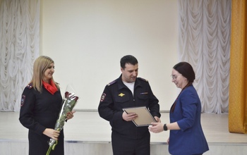 Оренбургская учительница нашла и отнесла в полицию пакет с ювелиркой на 419 000 рублей