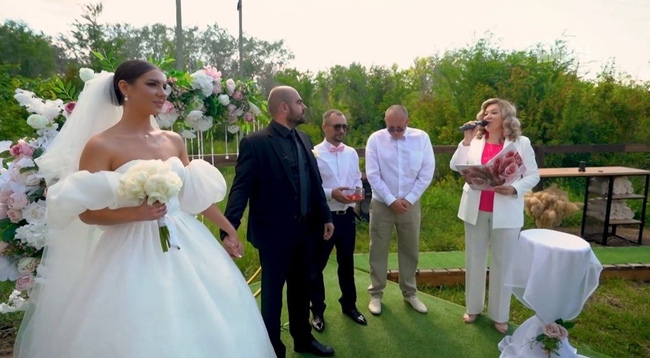 Невеста в мини: в Сети появилось первое видео со свадьбы Бондарчука