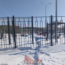 Новую спортплощадку в Оренбурге никто не чистит от снега