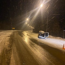 В Оренбургском районе автомобиль Lada Largus въехал в столб, пострадали пять пассажиров