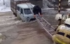 В Оренбуржье в реке чуть не затонуло авто с водителем