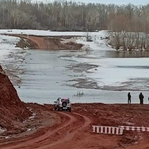 ГАЗель, везущую продукты в Илекский район для терпящих бедствие людей, смыло в кювет