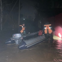 В Оренбургском районе в подтопленном СНТ «Уралочка» мужчине понадобилась медпомощь