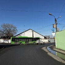 В Оренбурге автомобиль Niva въехал в «зеленый огурец», пострадали два пассажира