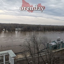 Вечером 9 апреля Урал в Оренбурге поднялся до 931 см: в городе сооружают искусственные насыпи