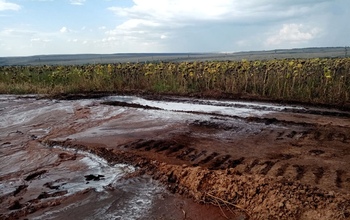 По всему Оренбуржью разлив воды, а в Красногвардейском районе – нефти