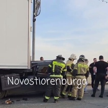 В Оренбурге под фуру влетела LADA Kalina: водитель погиб (18+)